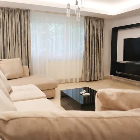 Bulevardul Decebal Apartment