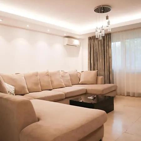 Bulevardul Decebal Apartment *